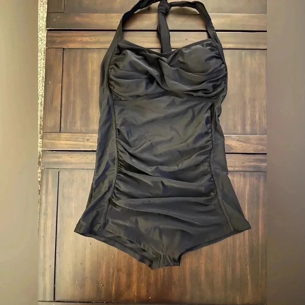 Elegant Inspired Boy-Leg One Piece Ruched Monokinis Swimsuit 
Size small